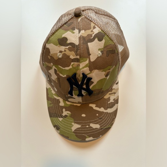 YANKEES CAMO TRUCKER HAT - Picture 1 of 6